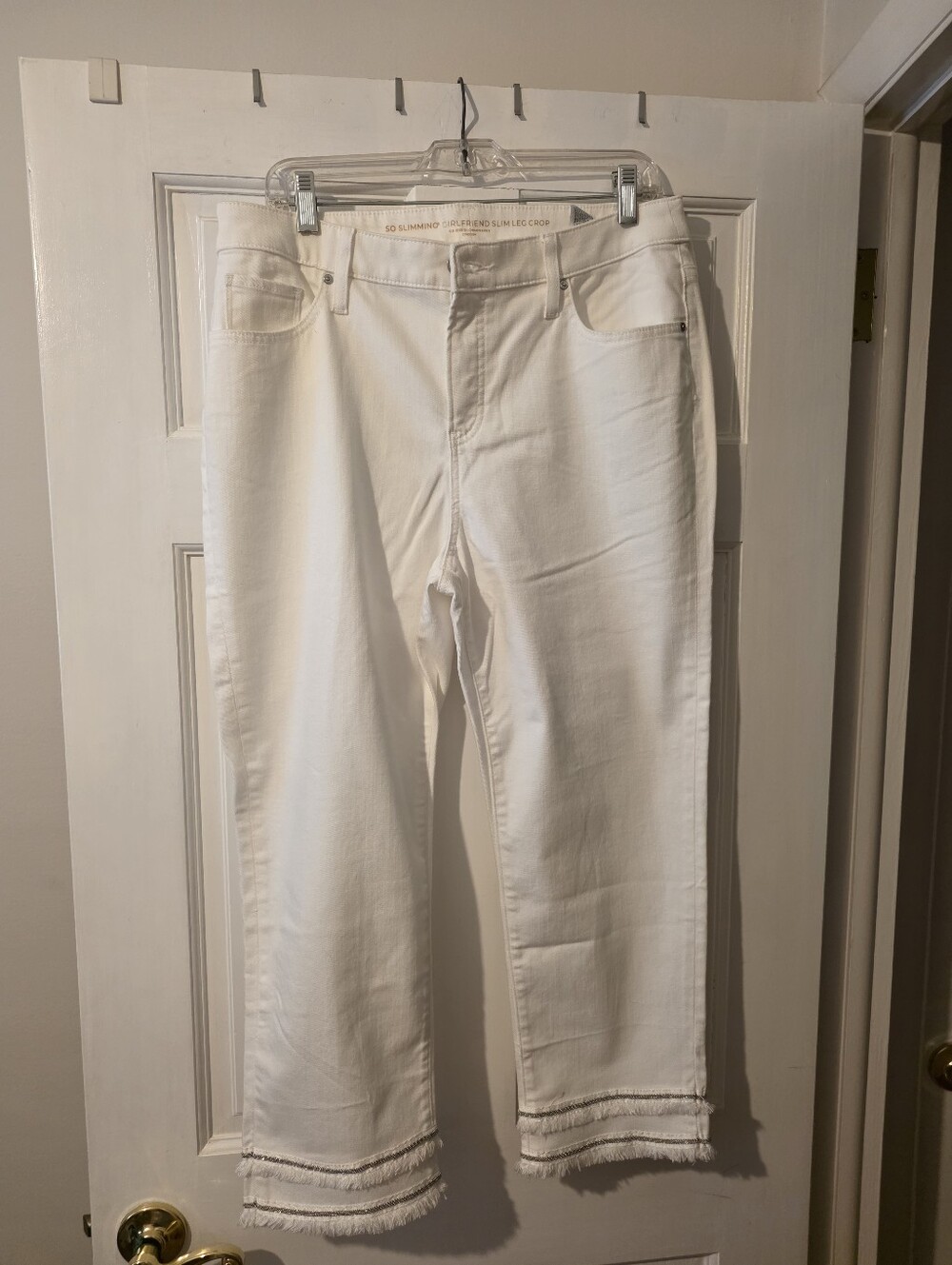 Chicos So Slimming White Cropped Fringe Hem Jeans Capris. Sz 12